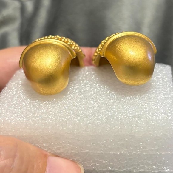 Liz Claiborne Matte Gold Tone Earrings Vintage Pierced Signed - Picture 6 of 8